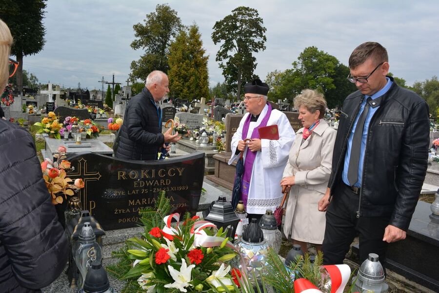 Grób Edwarda Rokickiego w Pierzchnicy. Fot. Jakub Mularczyk (IPN)