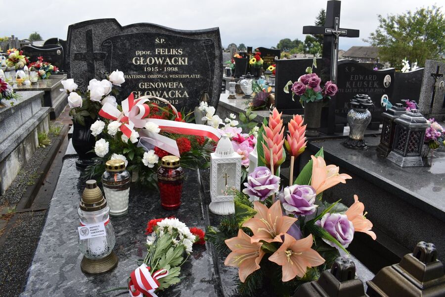 Grób Feliksa Głowackiego w Chybicach. Fot. Katarzyna Pronobis (IPN)