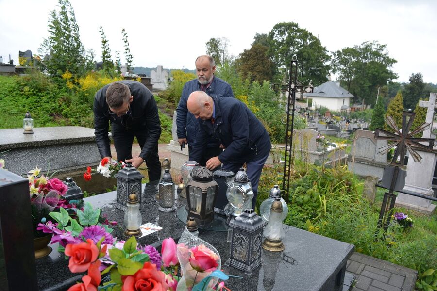 Grób Ignacego Skowrona w Brzezinach. Fot. Jakub Mularczyk (IPN)