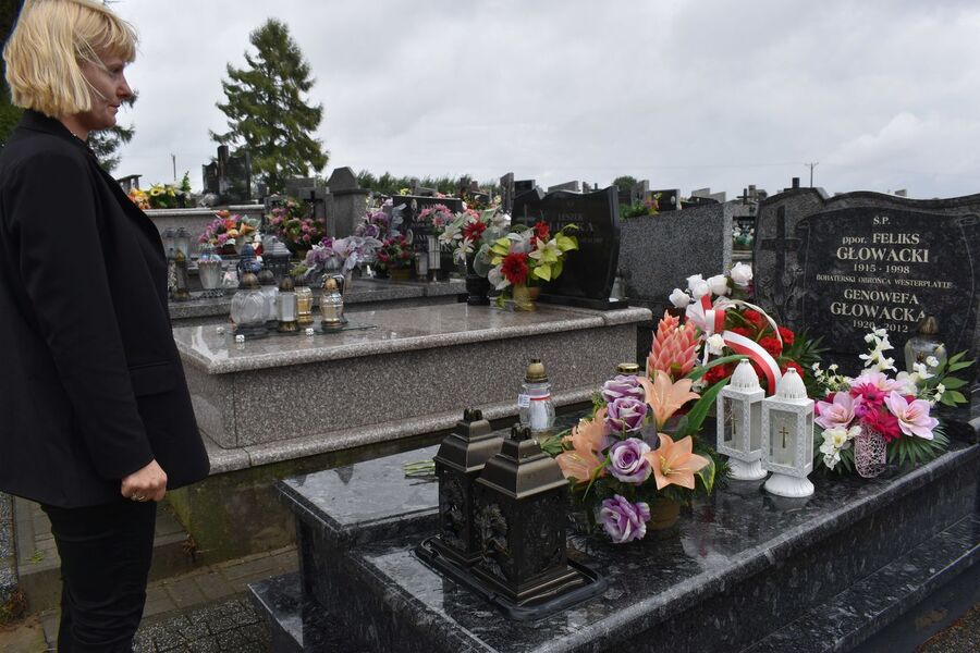 Grób Feliksa Głowackiego w Chybicach. Fot. Katzrzyna Pronobis (IPN)