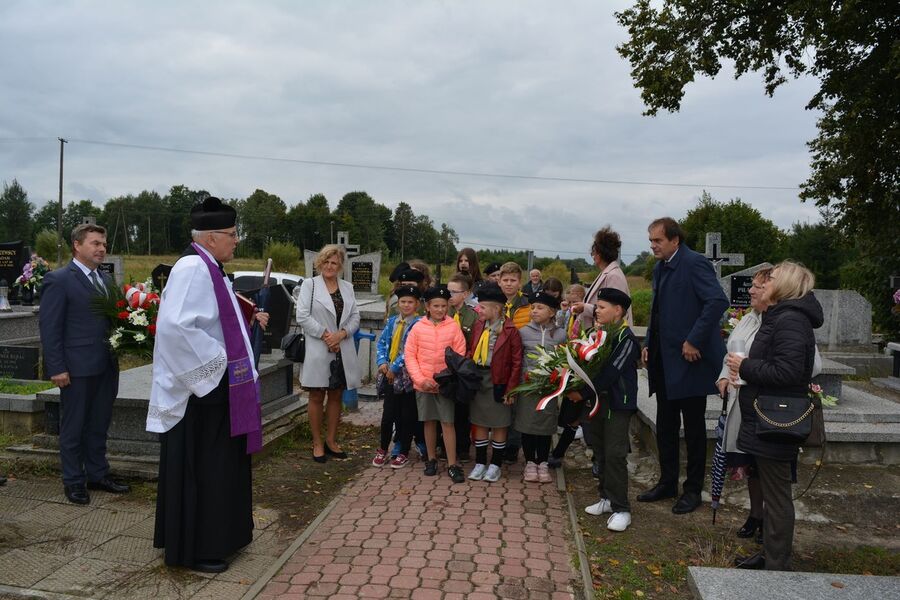 Grób Edwarda Rokickiego w Pierzchnicy. Fot. Jakub Mularczyk (IPN)