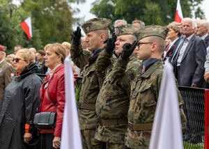 W Klimontowie odsłonięto pomnik 24. Eskadry Rozpoznawczej Armii „Kraków”