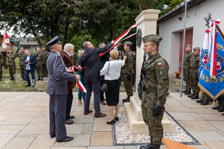 W Klimontowie odsłonięto pomnik 24. Eskadry Rozpoznawczej Armii „Kraków”