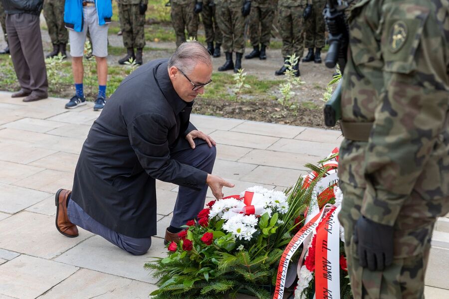 W Klimontowie odsłonięto pomnik 24. Eskadry Rozpoznawczej Armii „Kraków”