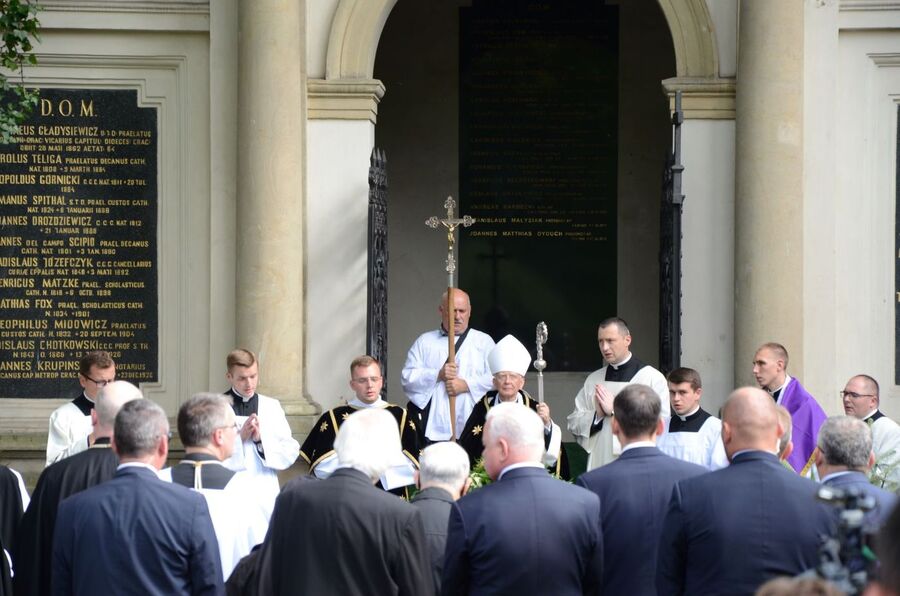Uroczystości pogrzebowe ks. Zdzisława Sochackiego. Fot. Żaneta Wierzgacz (IPN)