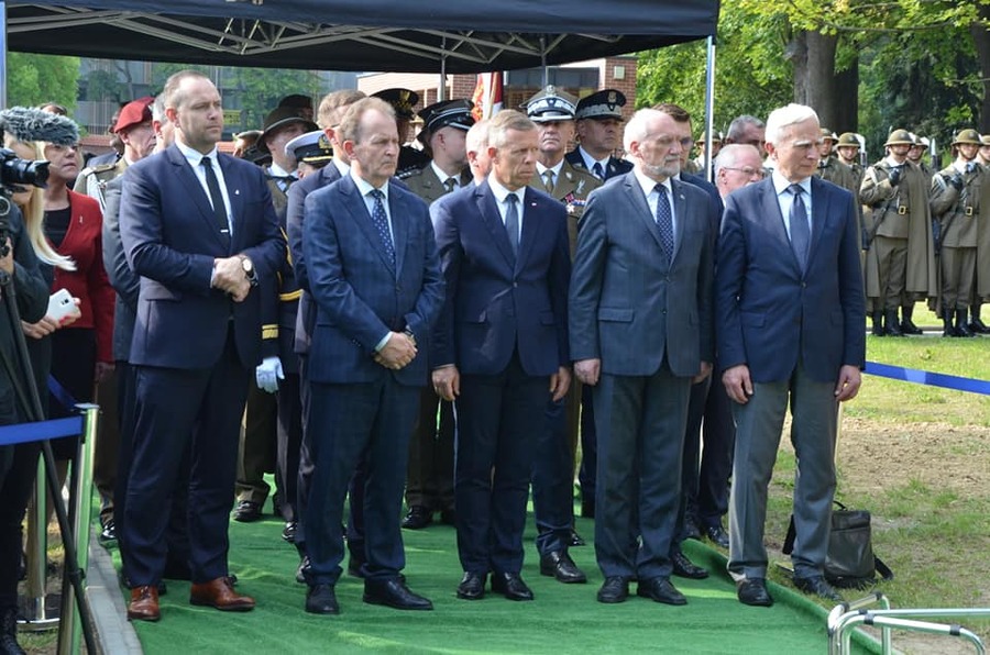 Uroczystości pogrzebowe ks. Gurgacza, Ryszarda Kłaputa i ppor. Zajączkowskiego. Fot. Janusz Ślęzak (IPN)