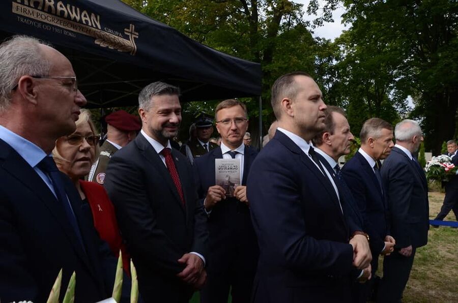 Uroczystości pogrzebowe ks. Gurgacza, Ryszarda Kłaputa i ppor. Zajączkowskiego. Fot. Janusz Ślęzak (IPN)