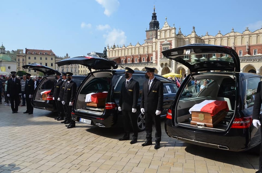 Uroczystości pogrzebowe ks. Gurgacza, Ryszarda Kłaputa i ppor. Zajączkowskiego. Fot. Janusz Ślęzak (IPN)