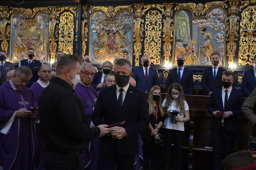 Uroczystości pogrzebowe ks. Gurgacza, Ryszarda Kłaputa i ppor. Zajączkowskiego. Fot. Janusz Ślęzak (IPN)