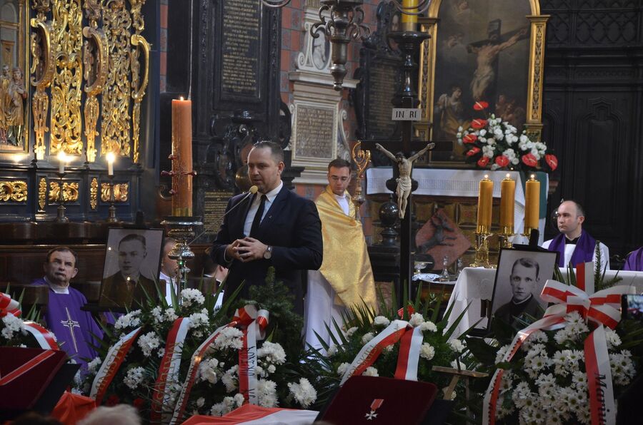Uroczystości pogrzebowe ks. Gurgacza, Ryszarda Kłaputa i ppor. Zajączkowskiego. Fot. Janusz Ślęzak (IPN)