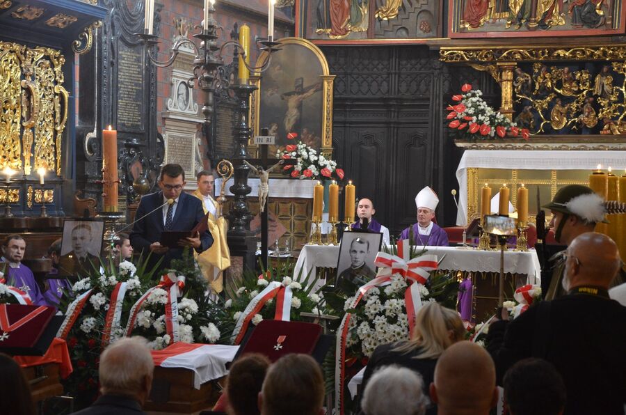 Uroczystości pogrzebowe ks. Gurgacza, Ryszarda Kłaputa i ppor. Zajączkowskiego. Fot. Janusz Ślęzak (IPN)