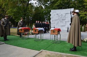 Uroczystości pogrzebowe ks. Gurgacza, Ryszarda Kłaputa i ppor. Zajączkowskiego. Fot. Janusz Ślęzak (IPN)