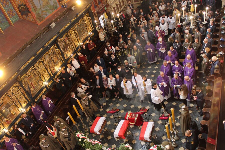 Uroczystości pogrzebowe ks. Gurgacza, Ryszarda Kłaputa i ppor. Zajączkowskiego. Fot. Żaneta Wierzgacz (IPN)