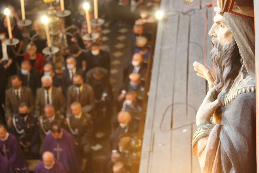 Uroczystości pogrzebowe ks. Gurgacza, Ryszarda Kłaputa i ppor. Zajączkowskiego. Fot. Żaneta Wierzgacz (IPN)