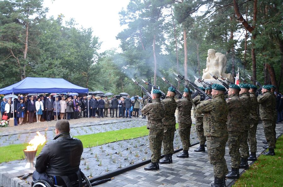 Uroczystości w Pogórskiej Woli. Fot. Jan Wnuk (IPN)