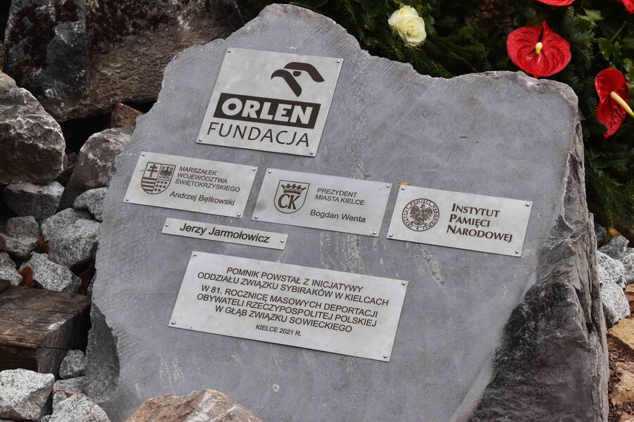 Na kieleckiej Kadzielni odsłonięto pomnik Matki Polki Sybiraczki. Fot. Katarzyna Pronobis (IPN)