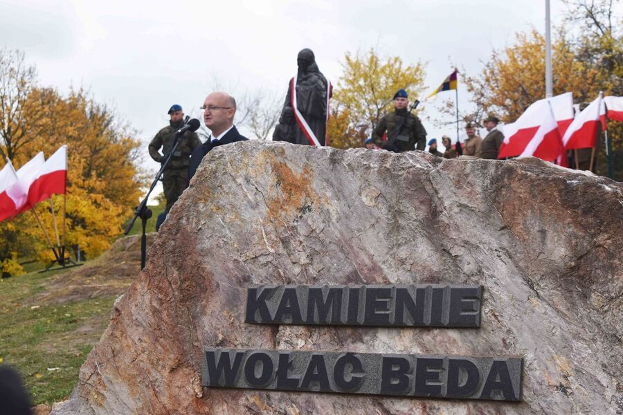 Na kieleckiej Kadzielni odsłonięto pomnik Matki Polki Sybiraczki. Fot. Katarzyna Pronobis (IPN)