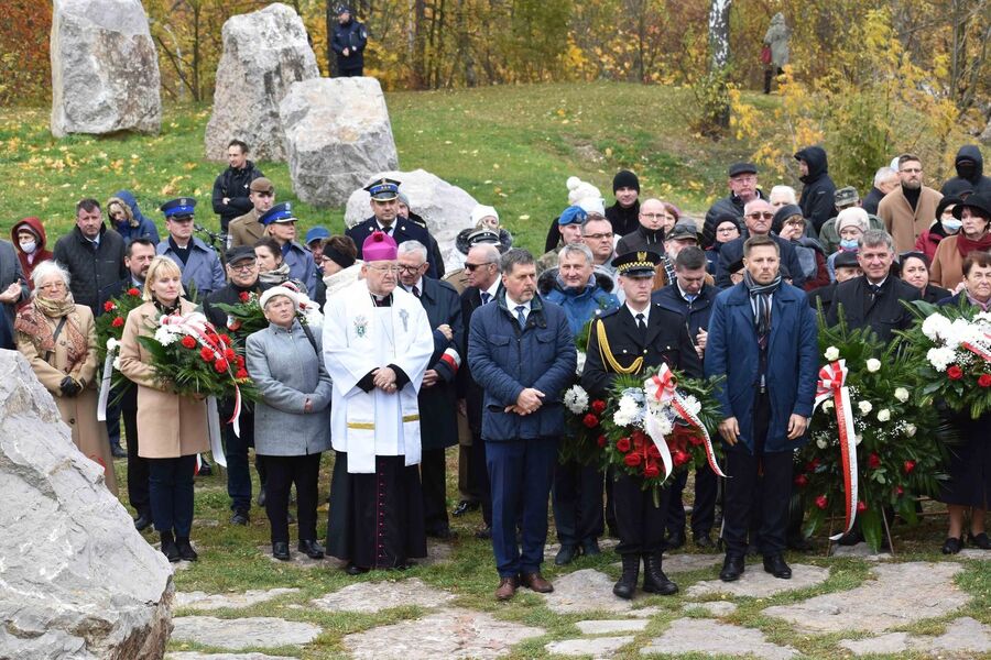 Na kieleckiej Kadzielni odsłonięto pomnik Matki Polki Sybiraczki. Fot. Katarzyna Pronobis (IPN)