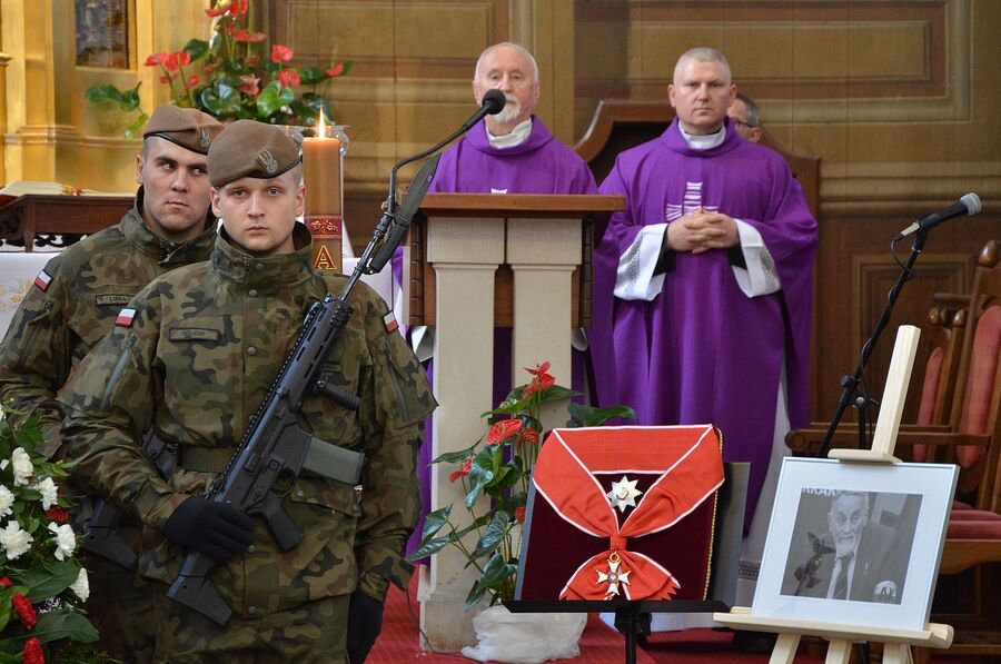 Uroczystości pogrzebowe ppłk. Janusza Kamockiego „Mamuta”. Fot. Janusz Ślęzak (IPN)