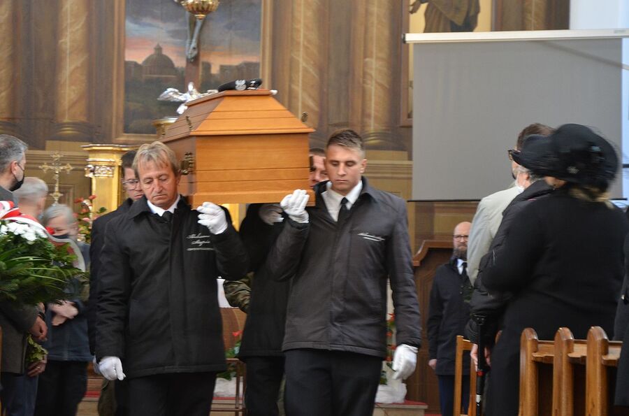 Uroczystości pogrzebowe ppłk. Janusza Kamockiego „Mamuta”. Fot. Janusz Ślęzak (IPN)