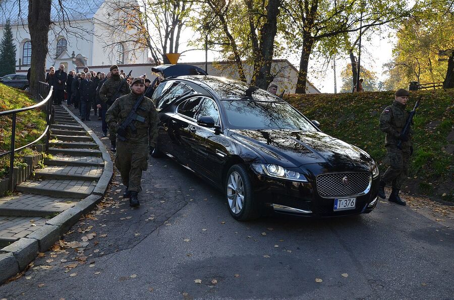 Uroczystości pogrzebowe ppłk. Janusza Kamockiego „Mamuta”. Fot. Janusz Ślęzak (IPN)