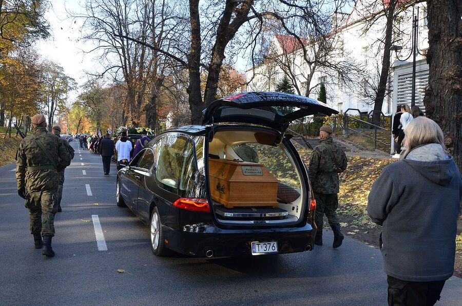 Uroczystości pogrzebowe ppłk. Janusza Kamockiego „Mamuta”. Fot. Janusz Ślęzak (IPN)