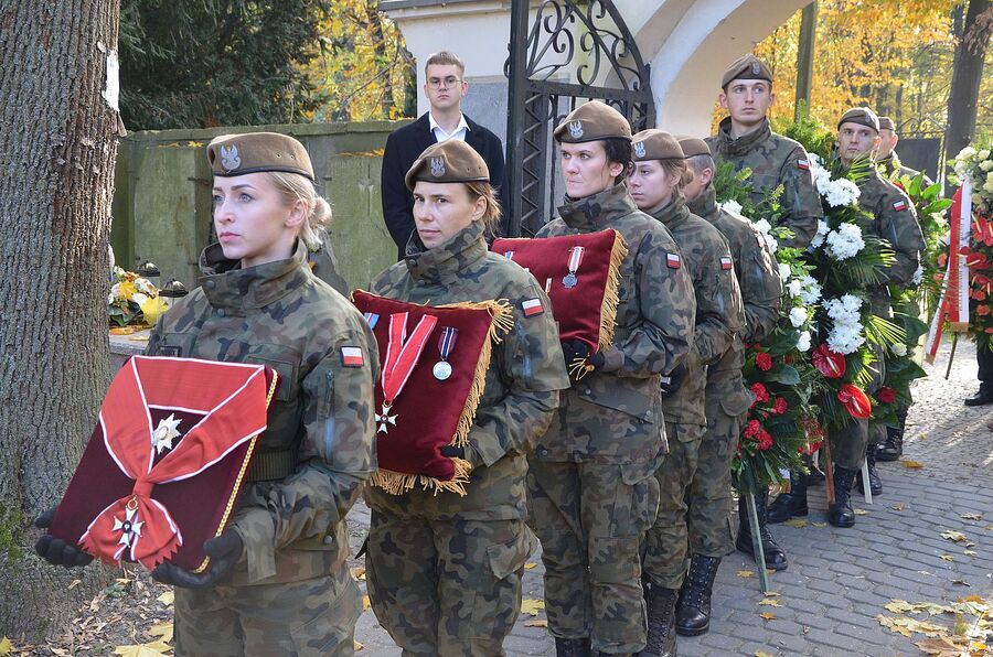 Uroczystości pogrzebowe ppłk. Janusza Kamockiego „Mamuta”. Fot. Janusz Ślęzak (IPN)