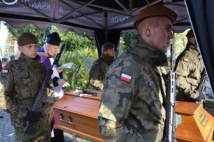 Uroczystości pogrzebowe ppłk. Janusza Kamockiego „Mamuta”. Fot. Janusz Ślęzak (IPN)