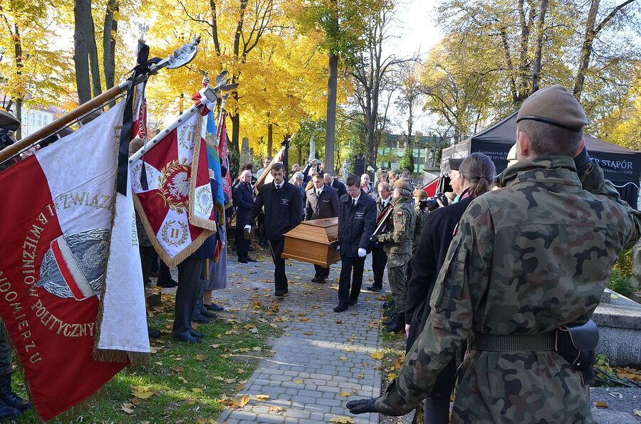Uroczystości pogrzebowe ppłk. Janusza Kamockiego „Mamuta”. Fot. Janusz Ślęzak (IPN)