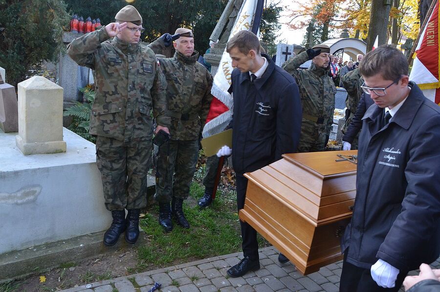 Uroczystości pogrzebowe ppłk. Janusza Kamockiego „Mamuta”. Fot. Janusz Ślęzak (IPN)
