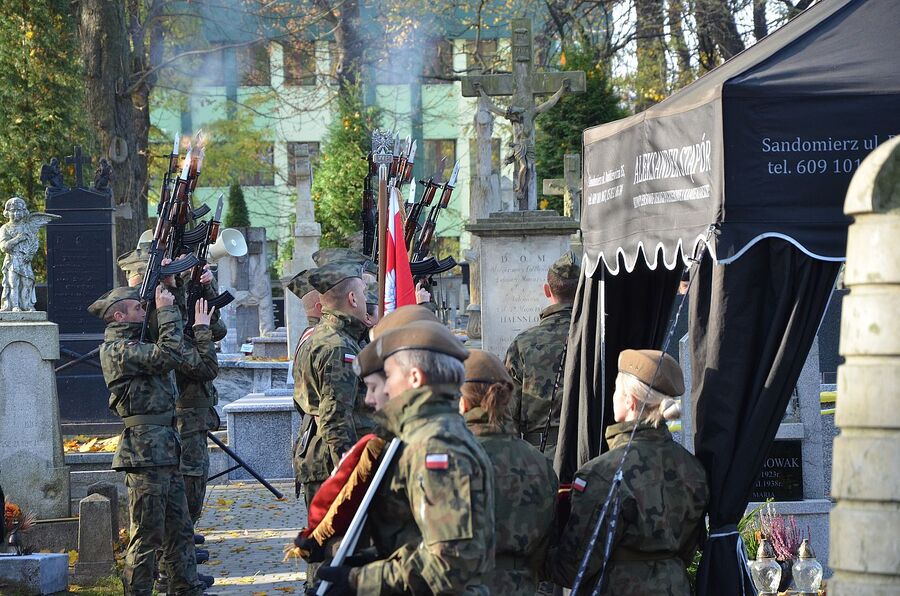 Uroczystości pogrzebowe ppłk. Janusza Kamockiego „Mamuta”. Fot. Janusz Ślęzak (IPN)
