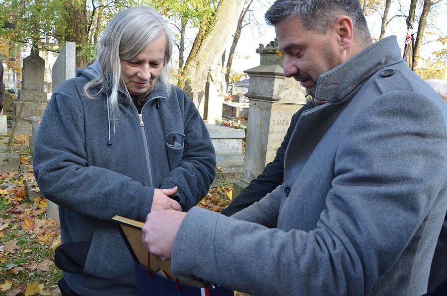 Uroczystości pogrzebowe ppłk. Janusza Kamockiego „Mamuta”. Fot. Janusz Ślęzak (IPN)