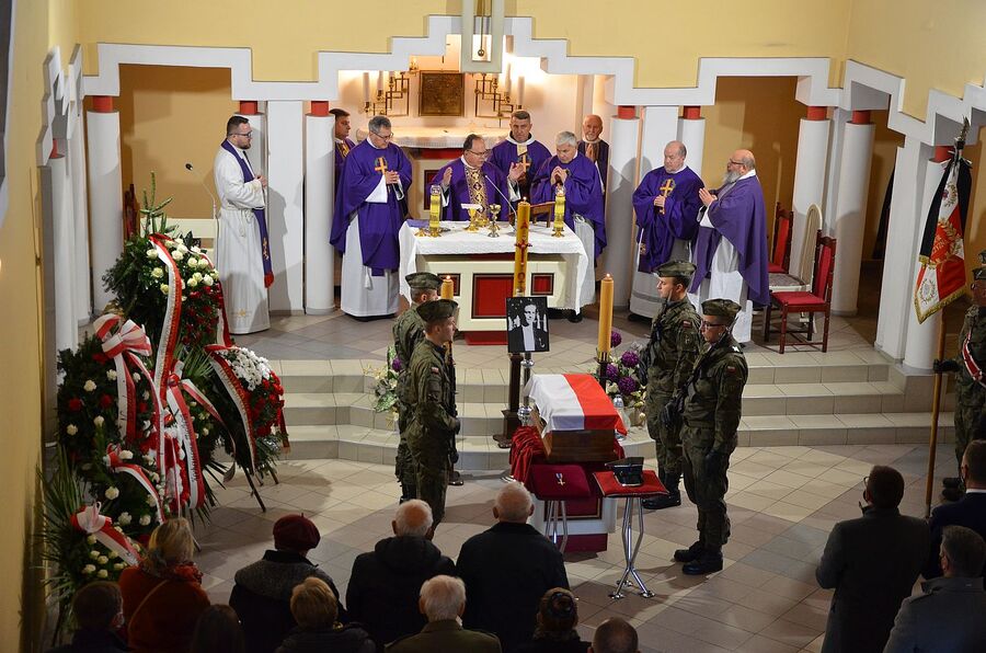 Uroczystości pogrzebowe Mieczysława Zaręby w Wadowicach. Fot. Janusz Ślęzak (IPN)