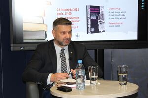 Dyskusja wokół książki o rozmowach SB z ks. Gulbinowiczem. Fot. Dobrosław Rodziewicz (IPN)