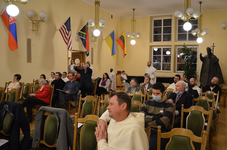 Spotkanie dyskusyjne na Skałce w Krakowie. Fot. Janusz Ślęzak (IPN)