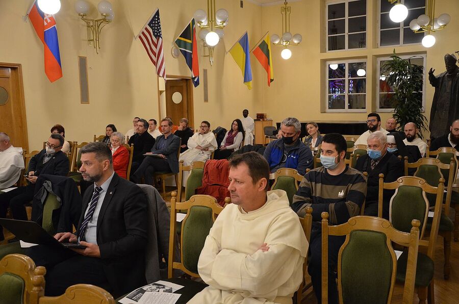 Spotkanie dyskusyjne na Skałce w Krakowie. Fot. Janusz Ślęzak (IPN)