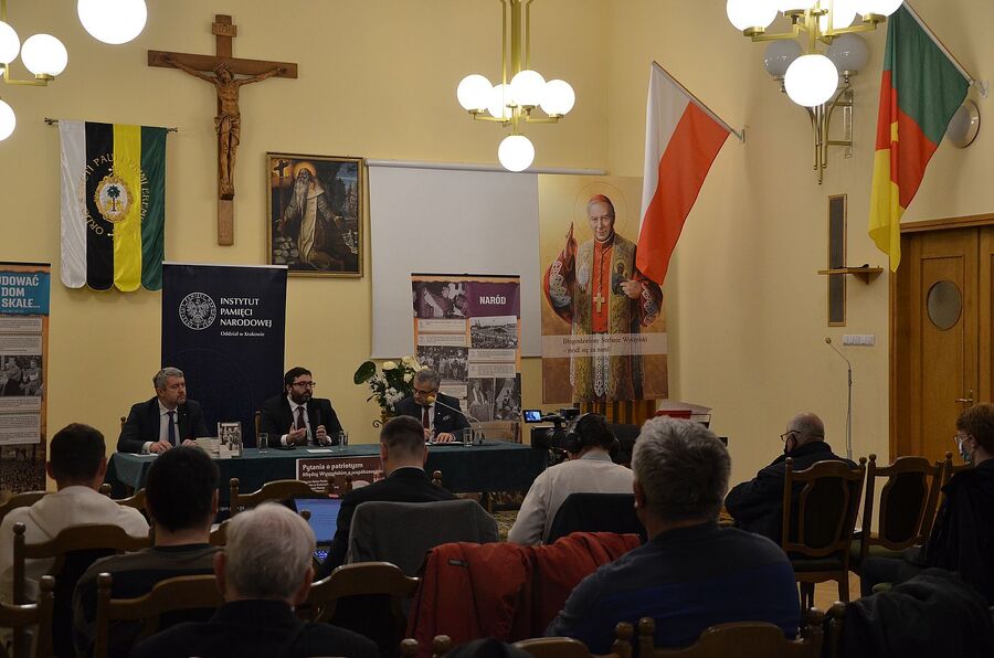 Spotkanie dyskusyjne na Skałce w Krakowie. Fot. Janusz Ślęzak (IPN)