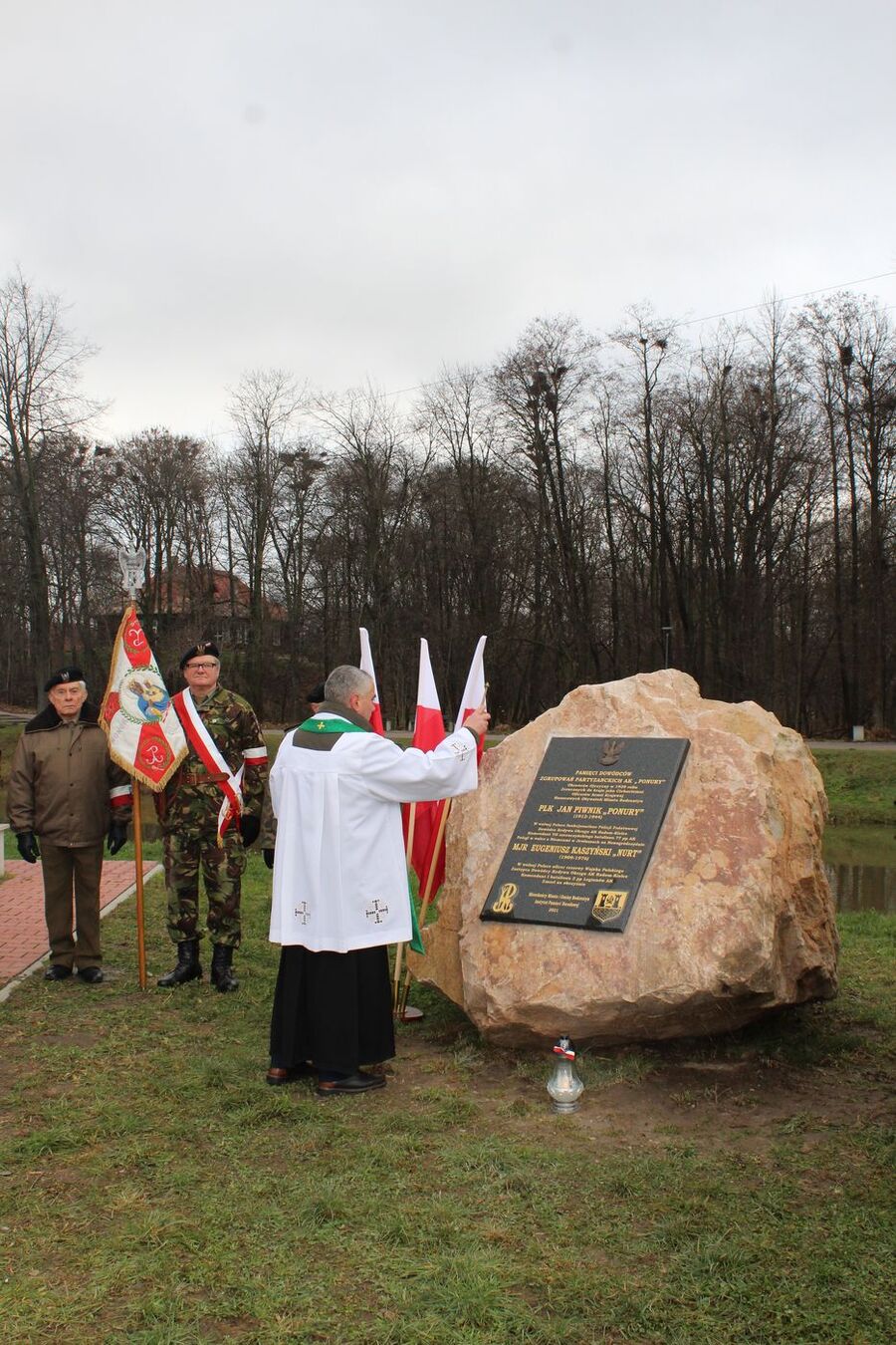 W Bodzentynie odsłonięto tablicę „Ponurego” i „Nurta”. Fot. Jakub Ryba (IPN)
