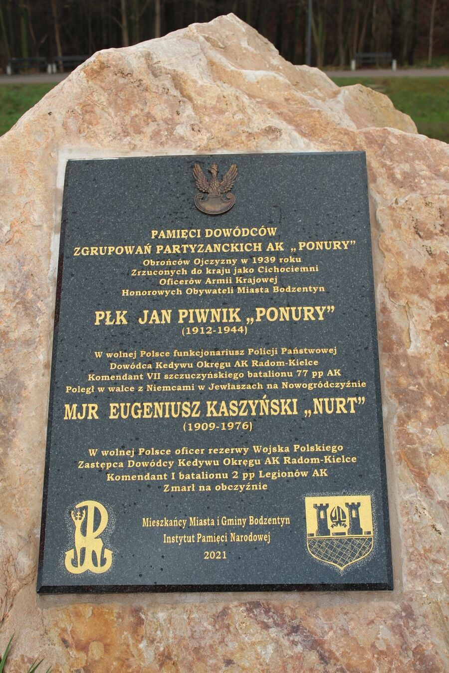 W Bodzentynie odsłonięto tablicę „Ponurego” i „Nurta”. Fot. Jakub Ryba (IPN)