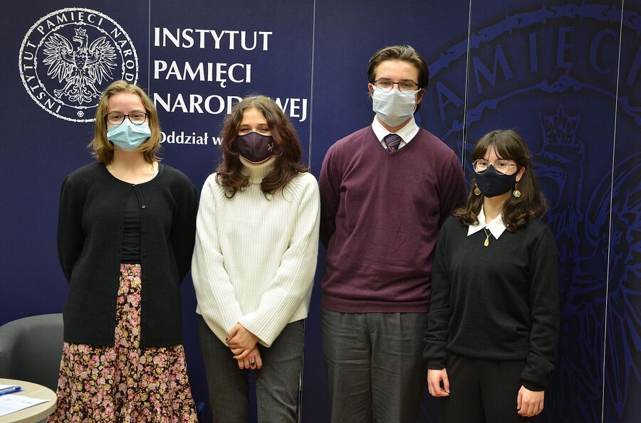 Drużyna V LO w Krakowie, finaliści turnieju. Fot. Janusz Ślęzak (IPN)