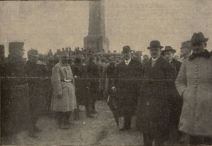 Uroczystości odsłonięcia pamiątkowego obelisku na wzgórzu Kaim, grudzień 1915 r. Fot. „Nowości Illustrowane”