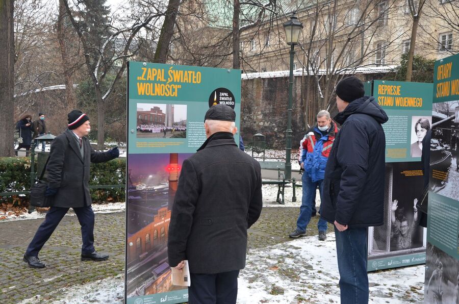 Wystawa na Plantach „Stan wojenny 1981-1983”. Fot. Janusz Ślęzak (IPN)