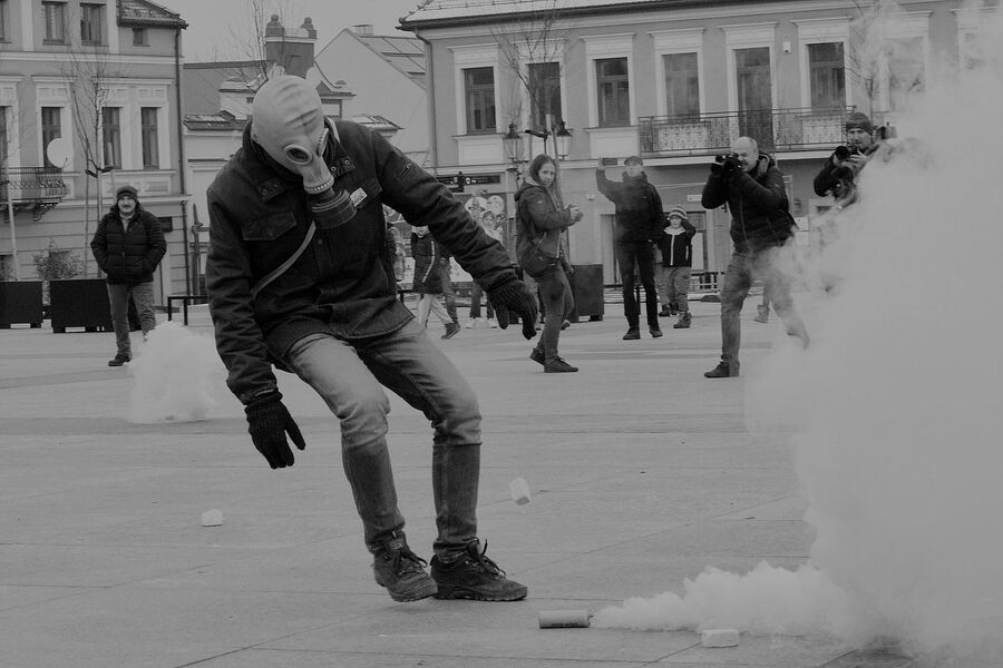 Rekonstrukcja historyczna „ZOMO znów na ulicach Bochni”. Fot. Filip Musiał (IPN)