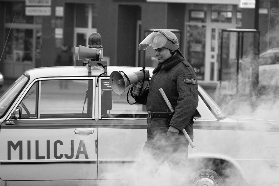 Rekonstrukcja historyczna „ZOMO znów na ulicach Bochni”. Fot. Filip Musiał (IPN)