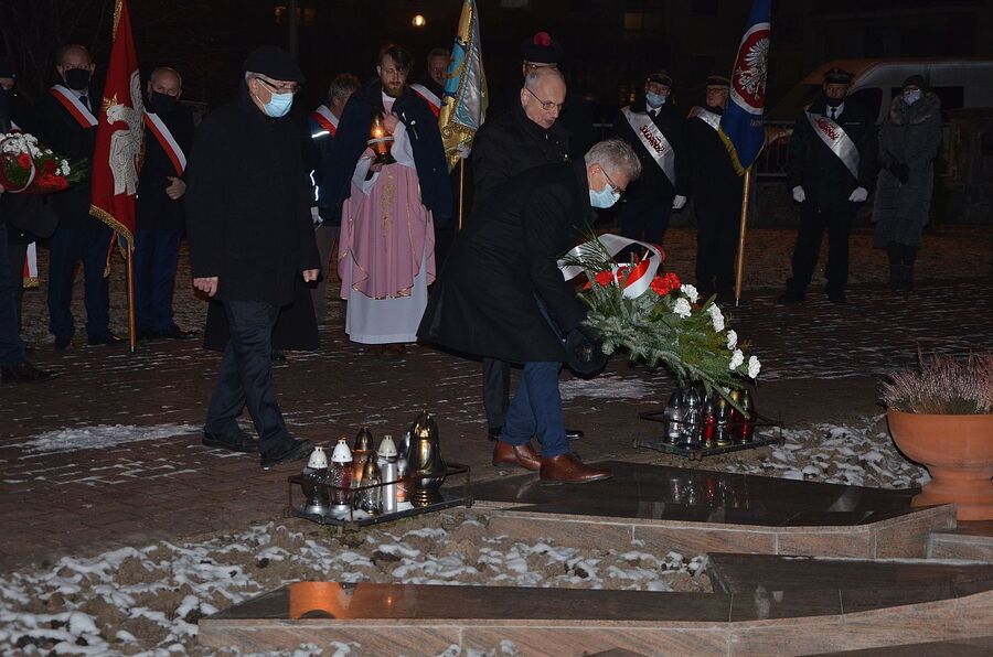 Uroczystości w Tarnowie w przeddzień 40. rocznicy wprowadzenia stanu wojennego. Fot. Janusz Ślęzak (IPN)