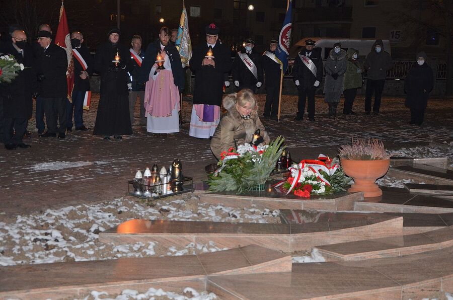 Uroczystości w Tarnowie w przeddzień 40. rocznicy wprowadzenia stanu wojennego. Fot. Janusz Ślęzak (IPN)