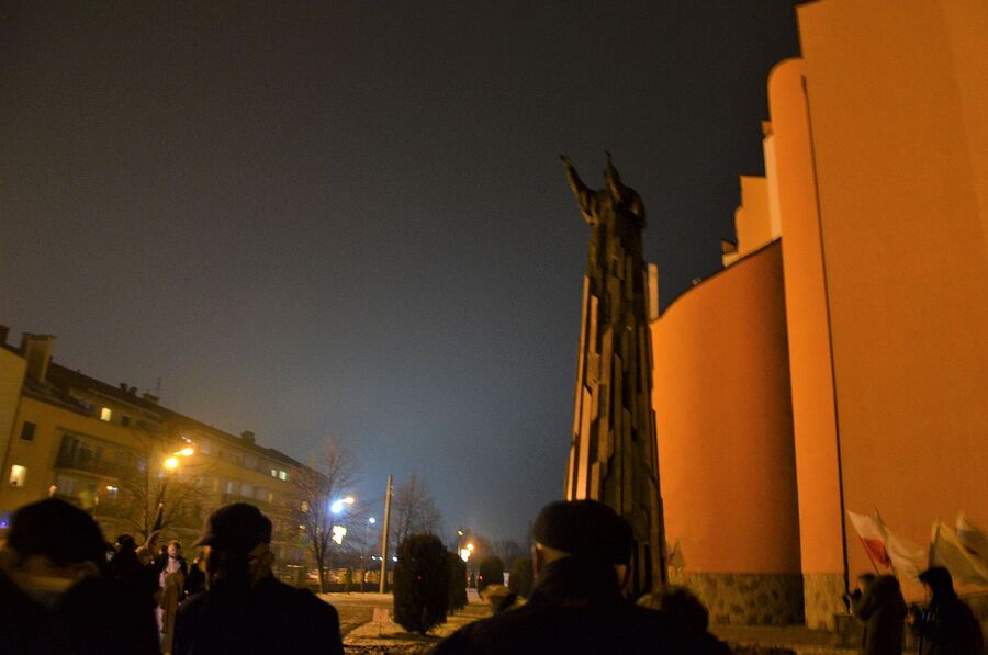 Uroczystości w Tarnowie w przeddzień 40. rocznicy wprowadzenia stanu wojennego. Fot. Janusz Ślęzak (IPN)
