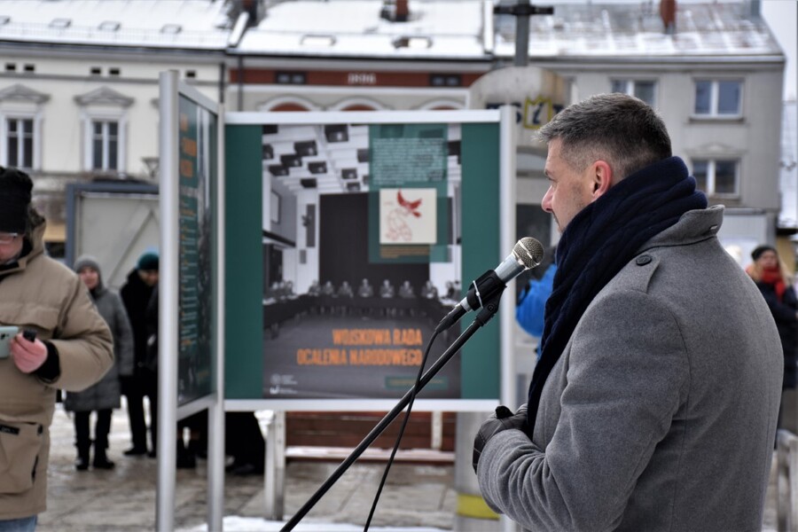 Uroczystości upamiętniające 40. rocznicę wprowadzenia stanu wojennego w Nowym Targu. Fot. Marcin Chorązki (IPN)