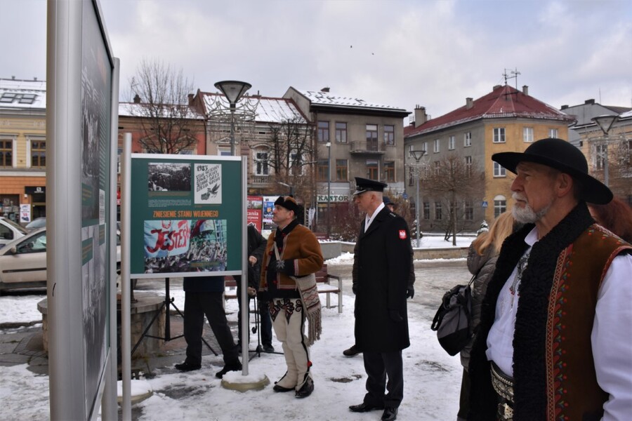 Uroczystości upamiętniające 40. rocznicę wprowadzenia stanu wojennego w Nowym Targu. Fot. Marcin Chorązki (IPN)