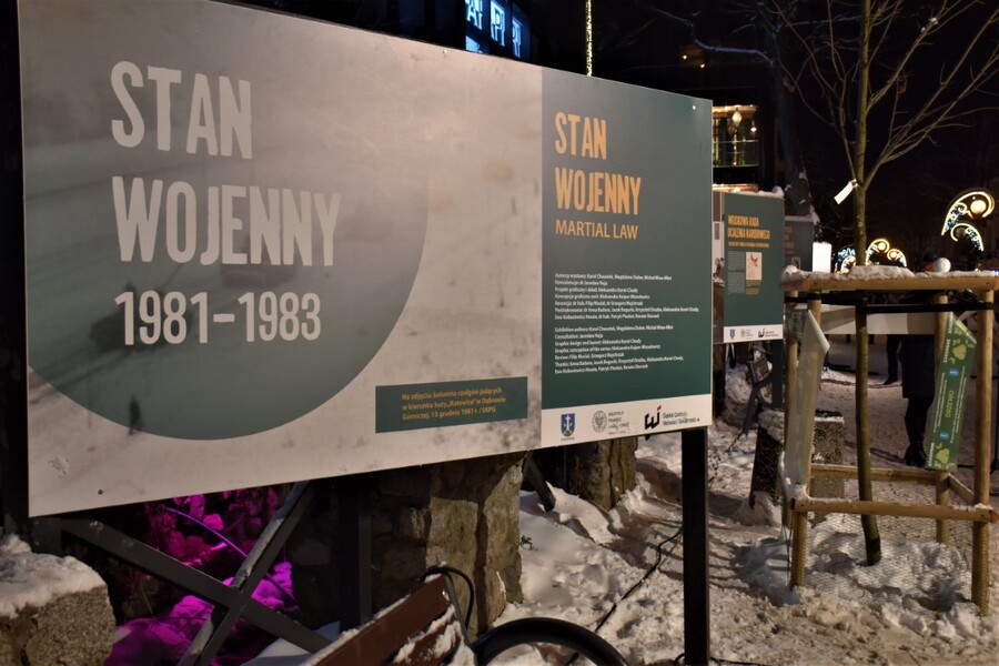 Otwarcie wystawy IPN „Stan wojenny 1981-1983” na Krupówkach. Fot. Marcin Chorązki (IPN)
